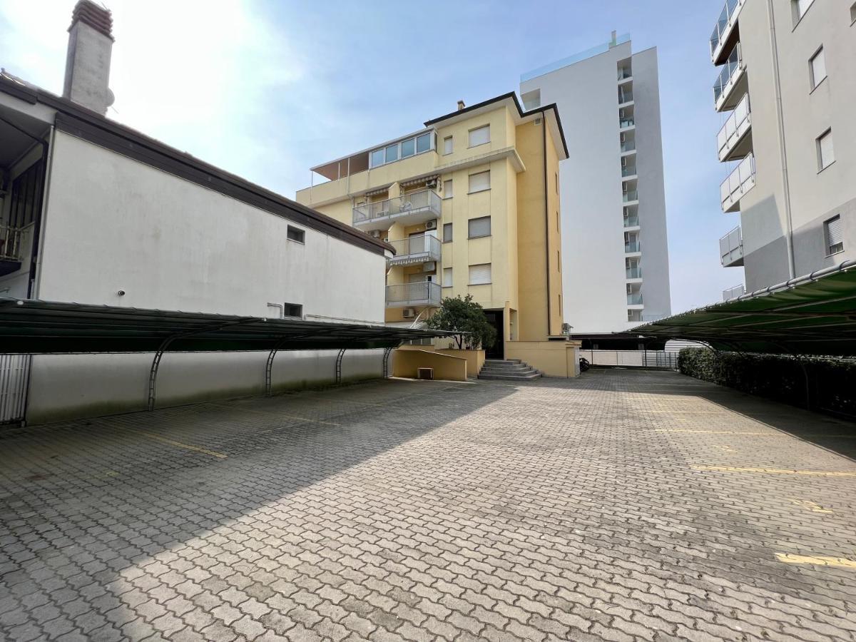 Residenza Derby Lignano Sabbiadoro Exterior foto